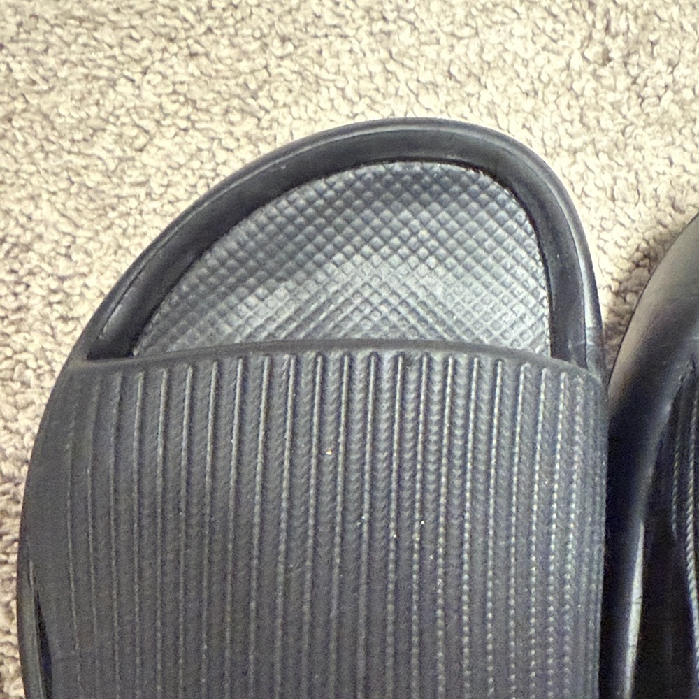 CALIA by Carrie Underwood Black Slide Sandals - Picture 3 of 6